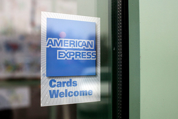 Стало известно, на что тратят деньги владельцы карт American Express