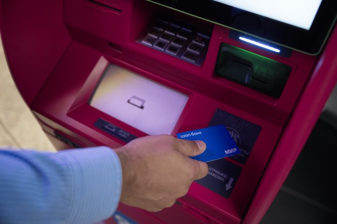 Ozon Банк установил в трех городах первые собственные банкоматы