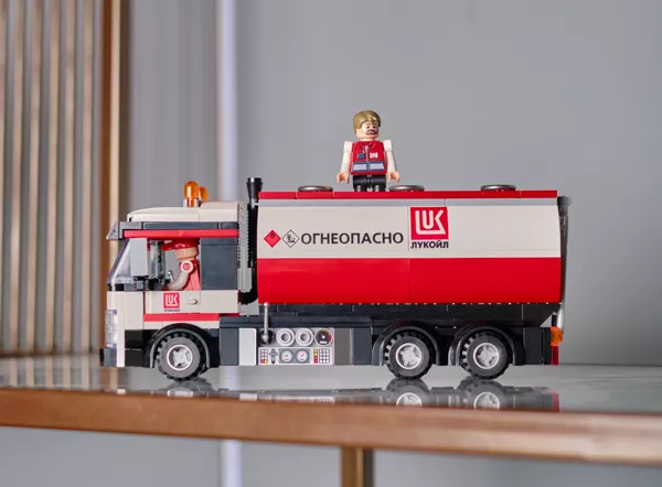 Brick Labs выпустил серию конструкторов совместно с «Лукойл» (ФОТО) - №2