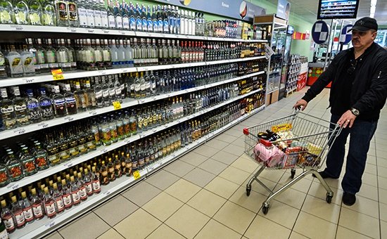 Продавцов алкоголя хотят вывести в белую зону