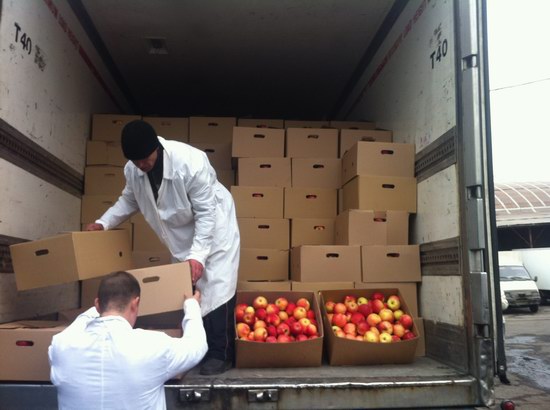Таможня Украины не пропустила мясо и яблоки в Крым