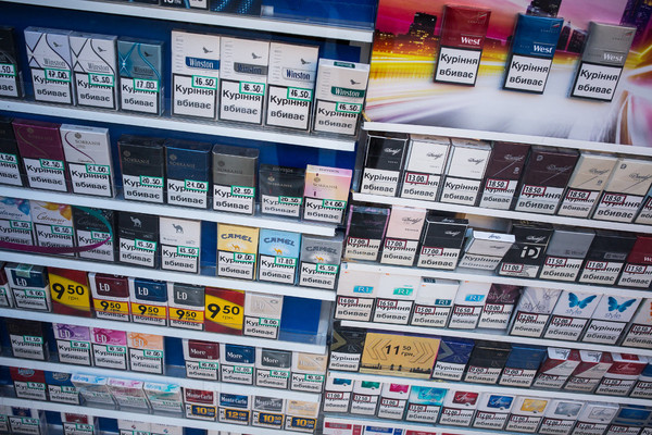 ФНС рассматривает возможность отмены акцизных марок на пачках сигарет