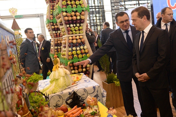 Производители продуктов попросили Медведева не допустить коллапса рынка