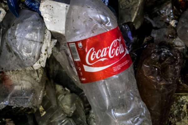 Greenpeace назвал Coca-Cola главным источником пластиковых отходов на планете Greenpeace назвал Coca-Cola главным источником пластиковых отходов на планете