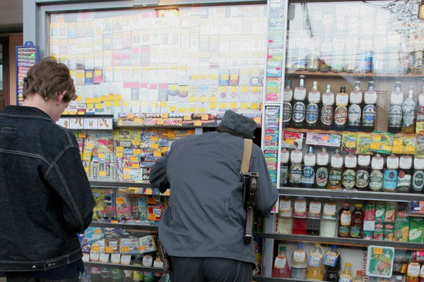 ФАС попросили инициировать снятие запрета на продажу сигарет в ларьках