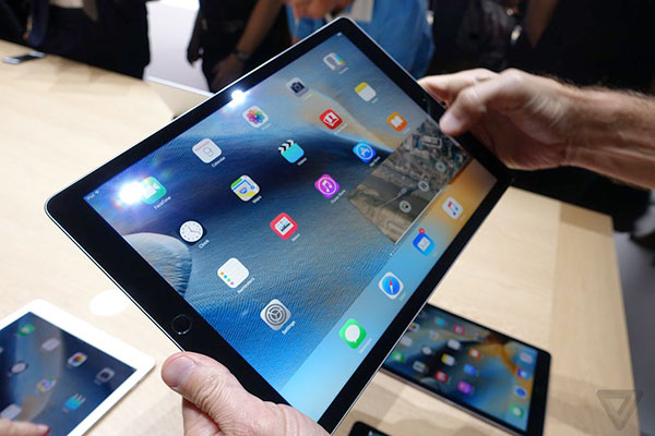 Apple отказалась считать браком гнутые iPad Pro