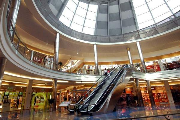 Посещаемость торговых центров в Москве снизилась на треть за два года