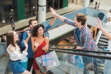 Россияне назвали рестораны и кино главными поводами для визита в ТЦ | New Retail