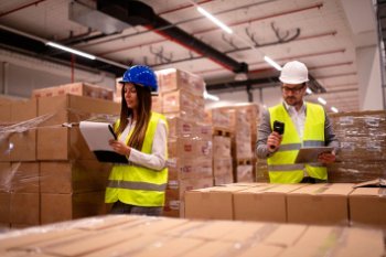 Как безопасно принимать на работу «синих воротничков»: инструкция для бизнеса