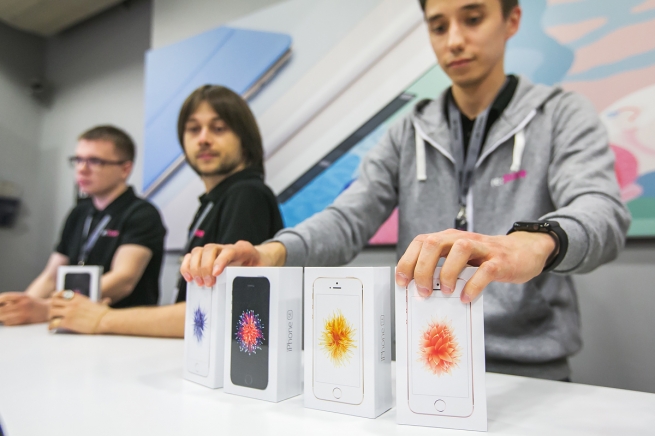В России стартовали продажи iPhone SE