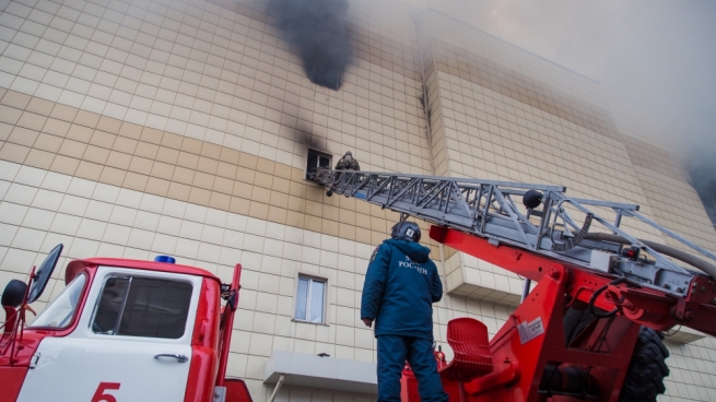 СК заподозрил тушивших «Зимнюю вишню» пожарных в сговоре 