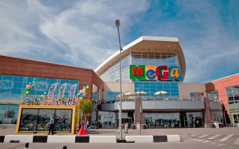 Сеть торговых центров «Мега» в России может выкупить структура Газпромбанка