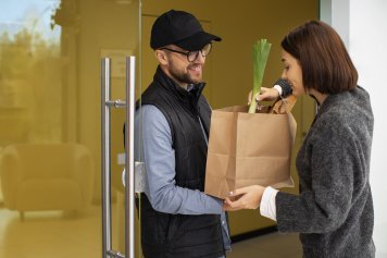 Общая сумма платежей за заказы с курьерской доставкой выросла на 13%