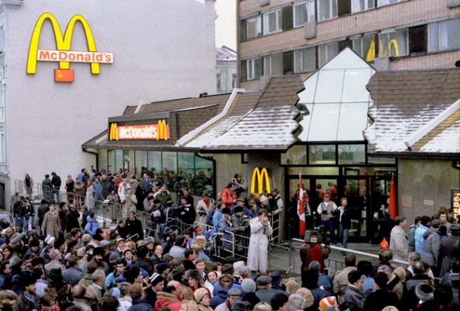 McDonald's выходит на черную полосу