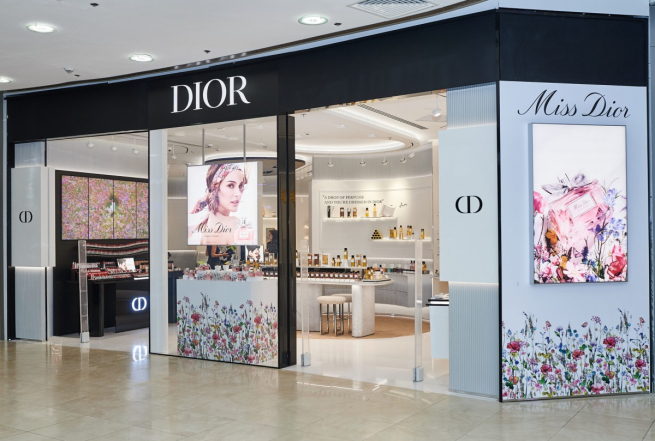 Падение выручки российских магазинов Chanel и Dior превысило 70% Падение выручки российских магазинов Chanel и Dior превысило 70%