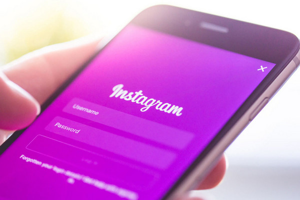 Сооснователи Instagram решили покинуть компанию Сооснователи Instagram решили покинуть компанию