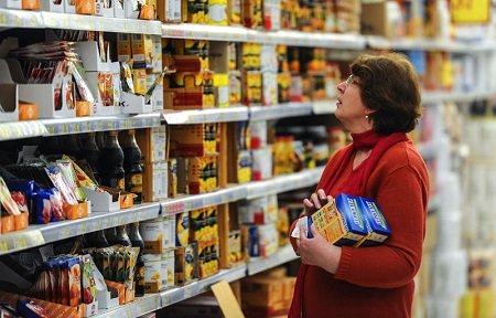 Еврокомиссия просит Россию разрешить поставки продуктов