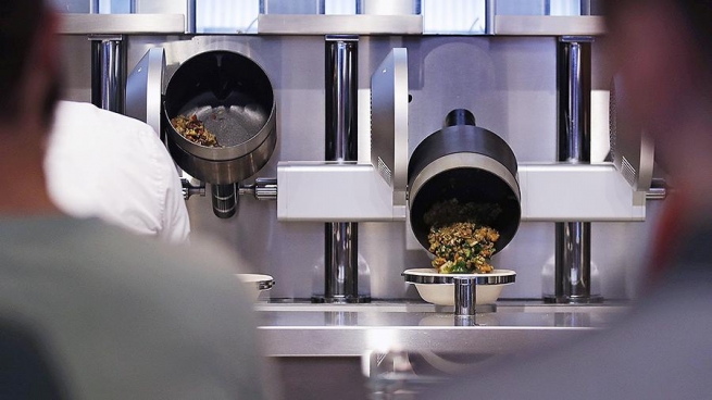 В США открыли первый в мире роботизированный ресторан