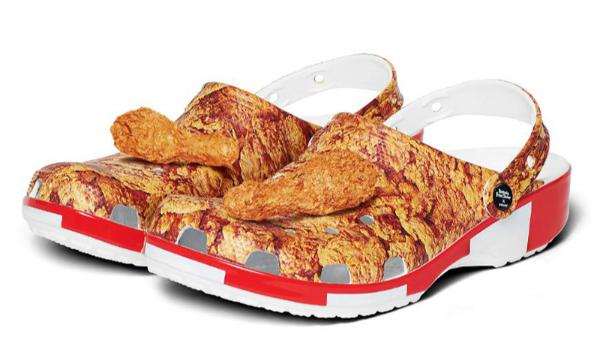 KFC и Crocs создали сабо с запахом жареной курицы