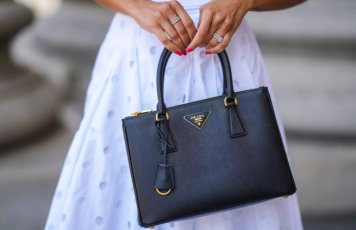 Prada официально объявила о покупке Versace за 1,25 млрд евро
