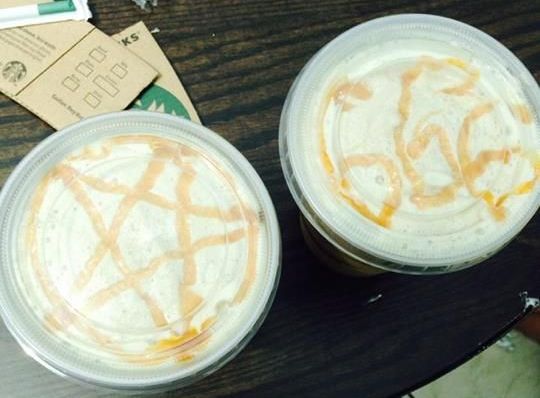 Сотрудники Starbucks рисовали сатанинские символы на кофе посетителей