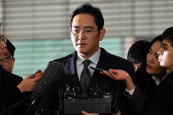 Глава Samsung Electronics получил пять лет тюрьмы за взятки