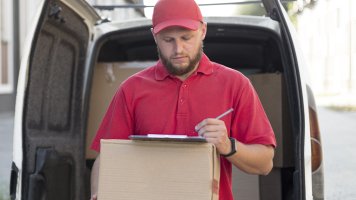 В РФ хотят ввести новые нормы и требования для служб курьерской доставки