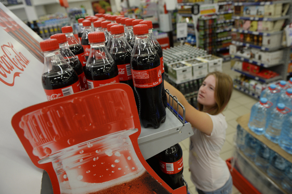 Московские ритейлеры перестали продавать Coca-Cola подросткам 