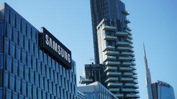 Рабочие Samsung объявили первую в истории компании забастовку