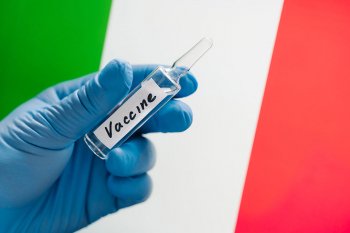 ﻿В Италии начали штрафовать граждан старше 50 лет за отказ от вакцинации