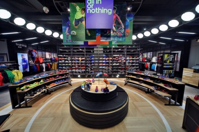 Adidas открыл новый интерактивный магазин