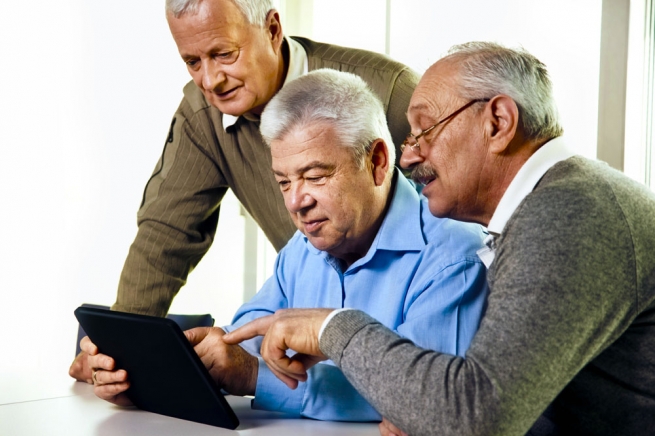 Сотрудники МТС научат пожилых людей пользоваться смартфонами и мобильным интернетом 