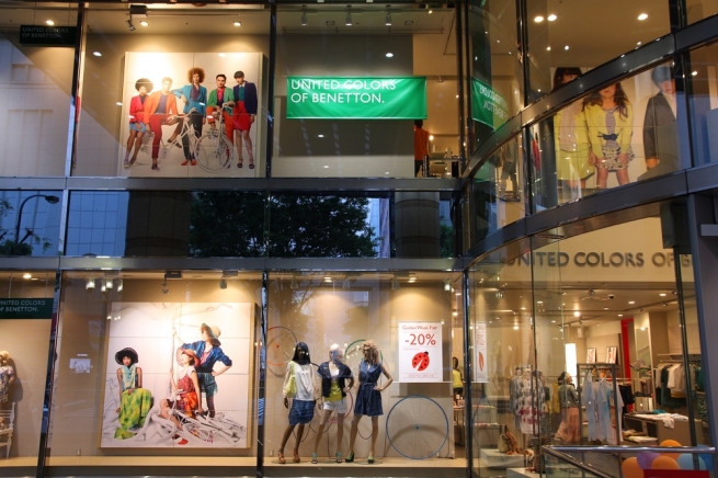 Fashion-дайджест: налоговый вопрос к Zara и первая коллаборация United Colors of Benetton
