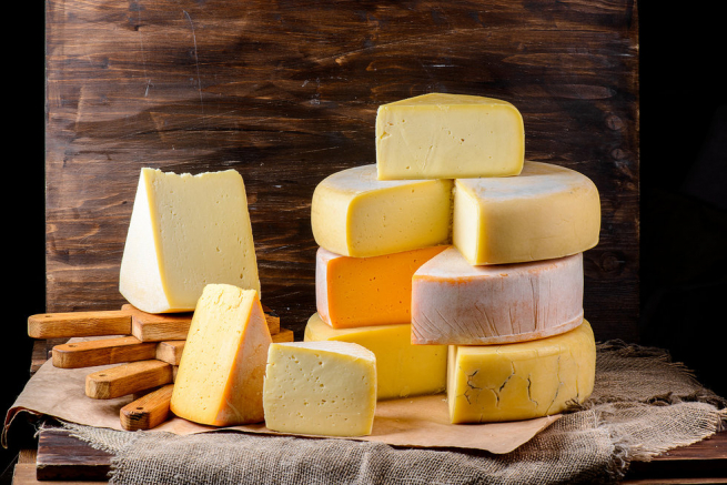 «Роскачество» выявило много фальсификата среди сыров «Гауда» и «Эдам»