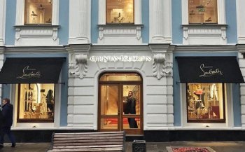 Вместо бутика Christian Louboutin в Москве откроют магазин Team Putin