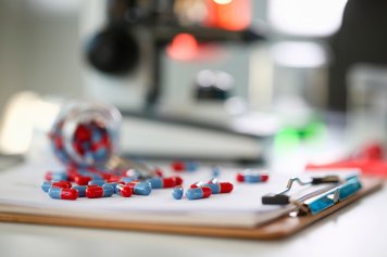 Принципы создания фармацевтического портфеля: когда создавать с нуля, а когда покупать готовые препараты