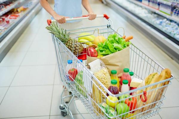 Доля еды и товаров повседневного спроса в бюджете россиян снизилась на 1,9%