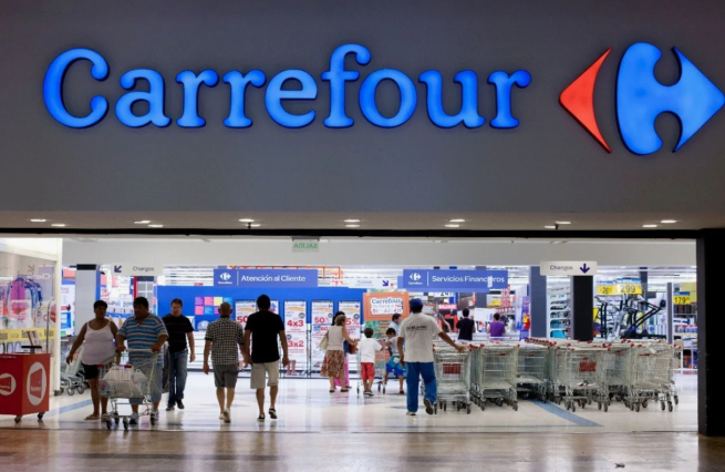 Carrefour прекращает распространение каталогов