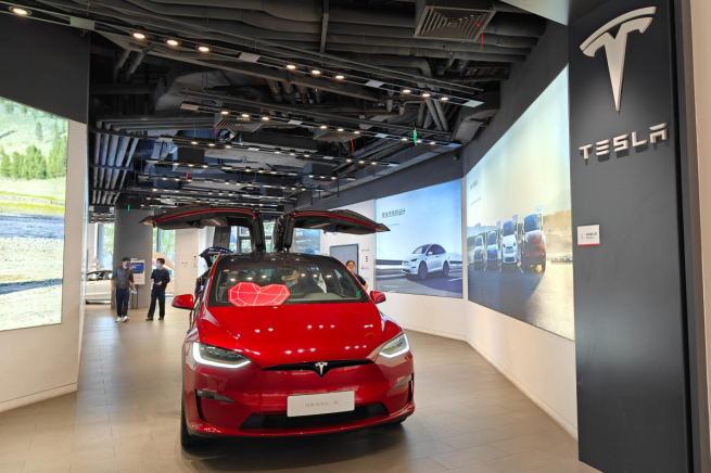 Один из ключевых топ-менеджеров Tesla ушел из компании Один из ключевых топ-менеджеров Tesla ушел из компании