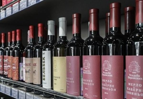 Минпромторг выступил против отдельного размещения российских вин в магазинах