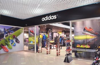 В Adidas сообщили об отсутствии планов по возобновлению деятельности в России