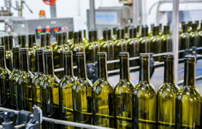 Производство алкогольной продукции в России в 2022 году достигло рекордного значения Производство алкогольной продукции в России в 2022 году достигло рекордного значения