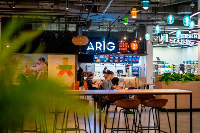 Число открытий новых фудхоллов в регионах России за год сократилось вдвое