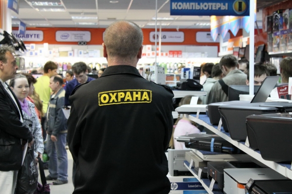 Мосгордума предложила проверить охранников в столичных магазинах