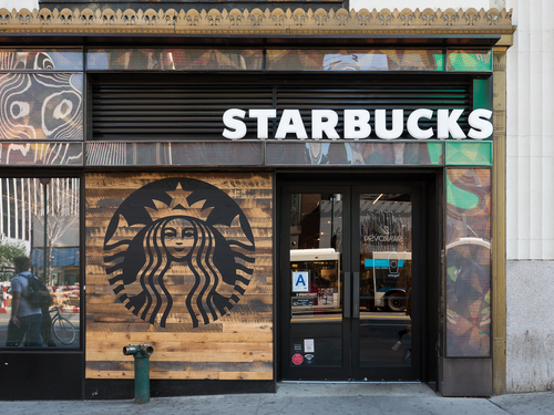 Starbucks смягчит дресс-код для сотрудников
