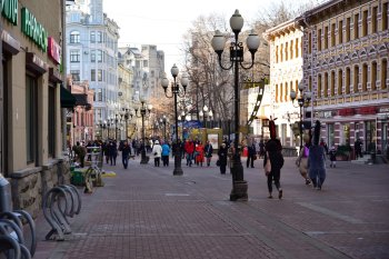 Несмотря на экономическую ситуацию, активность в московском стрит-ритейле выросла на 53% в 2022 году
