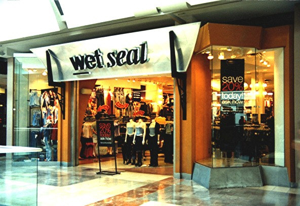 Американская торговая сеть Wet Seal закрывает все свои магазины