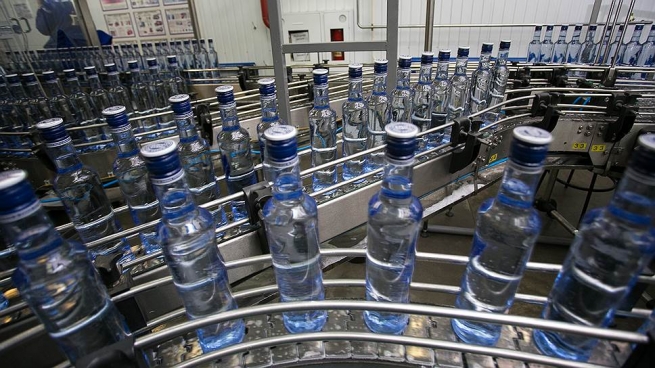 Экспорт водки рухнул на 40% из-за Украины и санкций