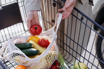 Социально значимые продукты в торговых сетях подешевели на 7,2%
