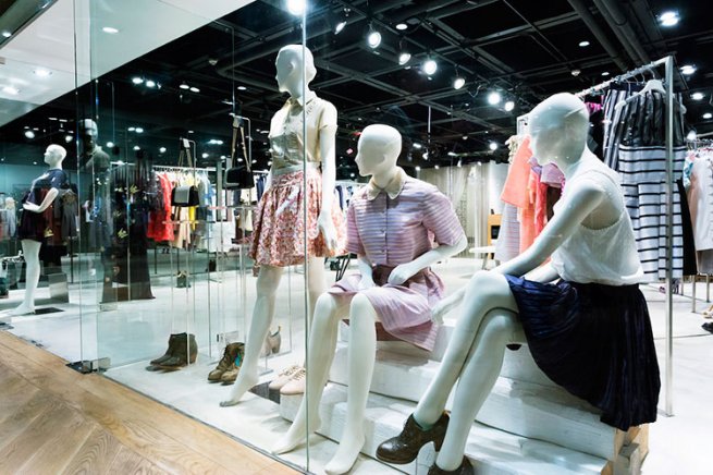 «Прорубить окно» в Россию: с чем сталкиваются зарубежные fashion-компании при выходе на российский рынок «Прорубить окно» в Россию: с чем сталкиваются зарубежные fashion-компании при выходе на российский рынок